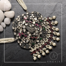 Kundan Pendant in Pearls Silver Necklace