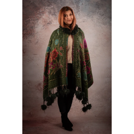 GREEN SHAWL WITH HAND MADE EMBROIDERY AND INDIA ARTIFICIAL FUR